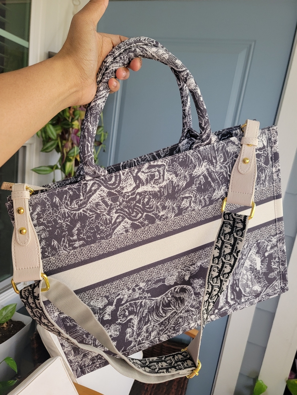 Elegant Black & White Toile Jungle Patterned Tote Bag With Adjustable Strap